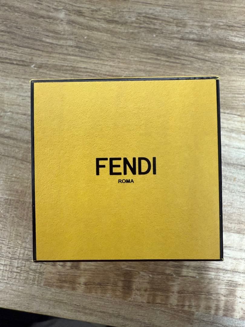 FENDI 四角形スタッドピアス シルバー