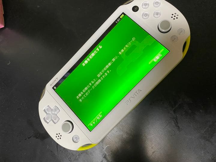 プレーステーションヴィータ 本体 備品付き カセット2つ付き