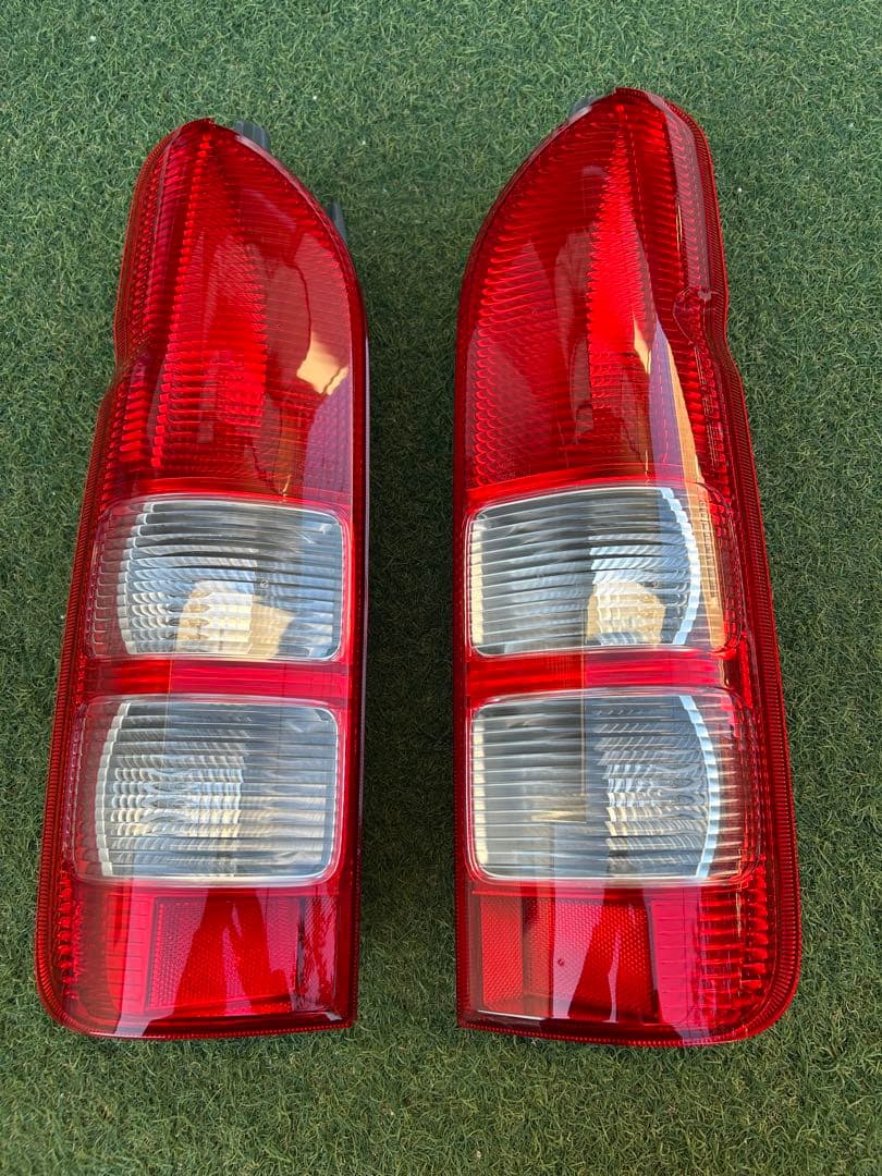 ハイエース　8型　新車外し　純正テールランプ　左右セット