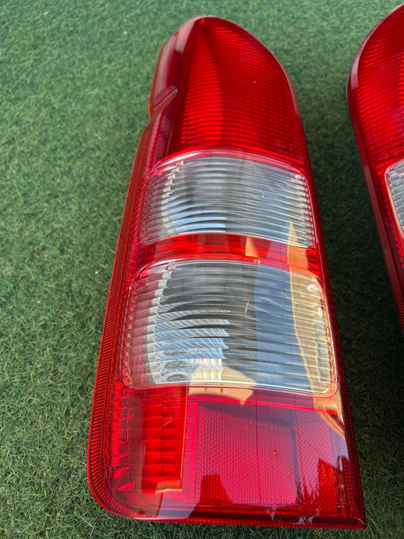 ハイエース　8型　新車外し　純正テールランプ　左右セット
