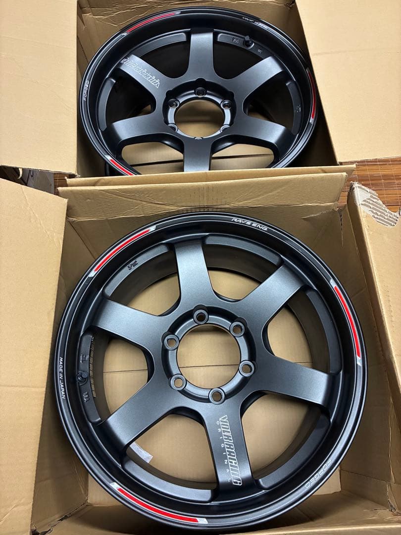 TE37 SB 18インチ マットガンブラック ハイエース　プラド　ランクル4本