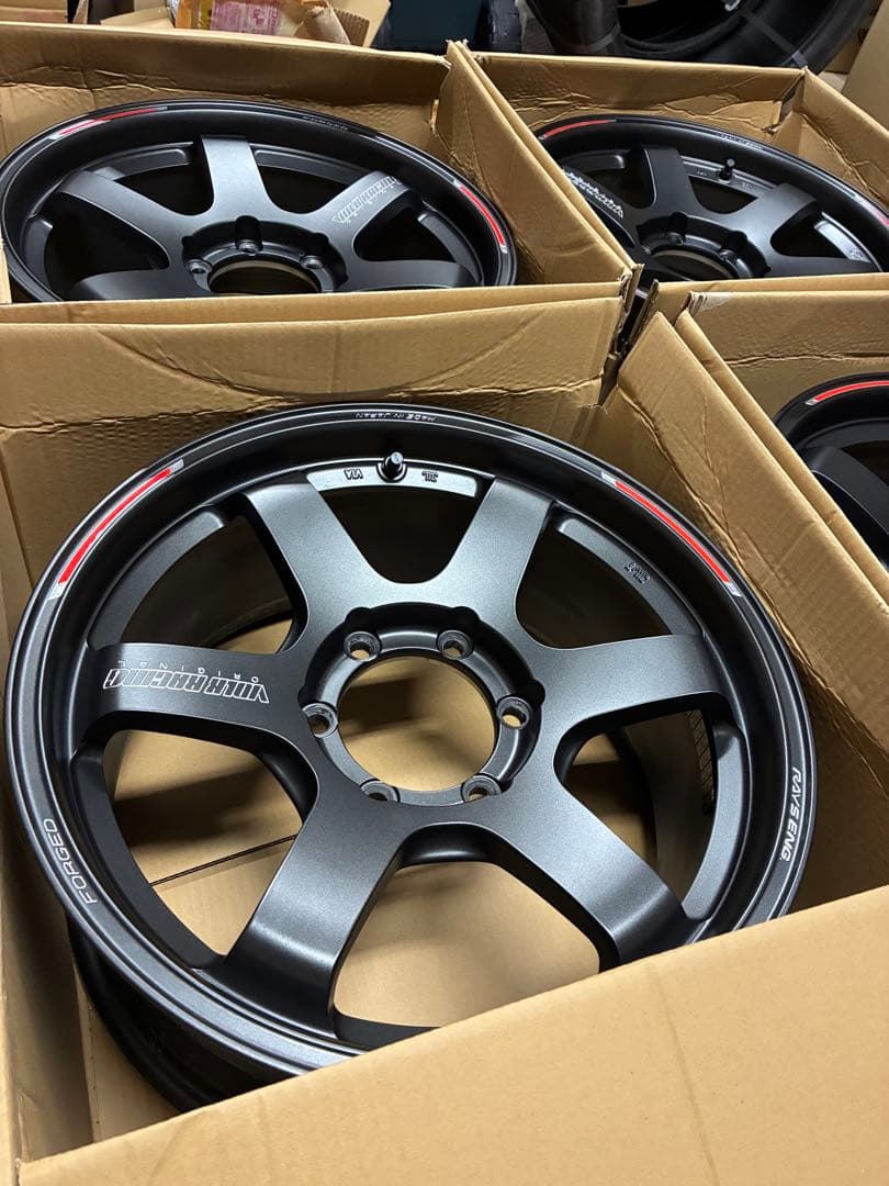 TE37 SB 18インチ マットガンブラック ハイエース　プラド　ランクル4本