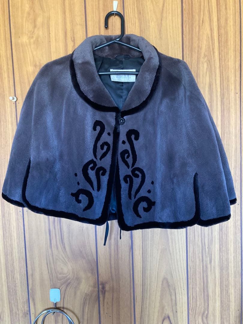グレー刺繍ケープコート　ショートミンク