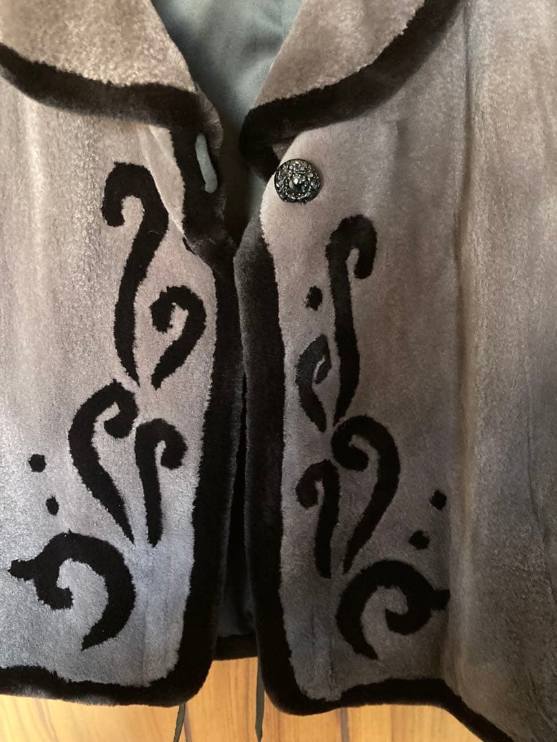 グレー刺繍ケープコート　ショートミンク