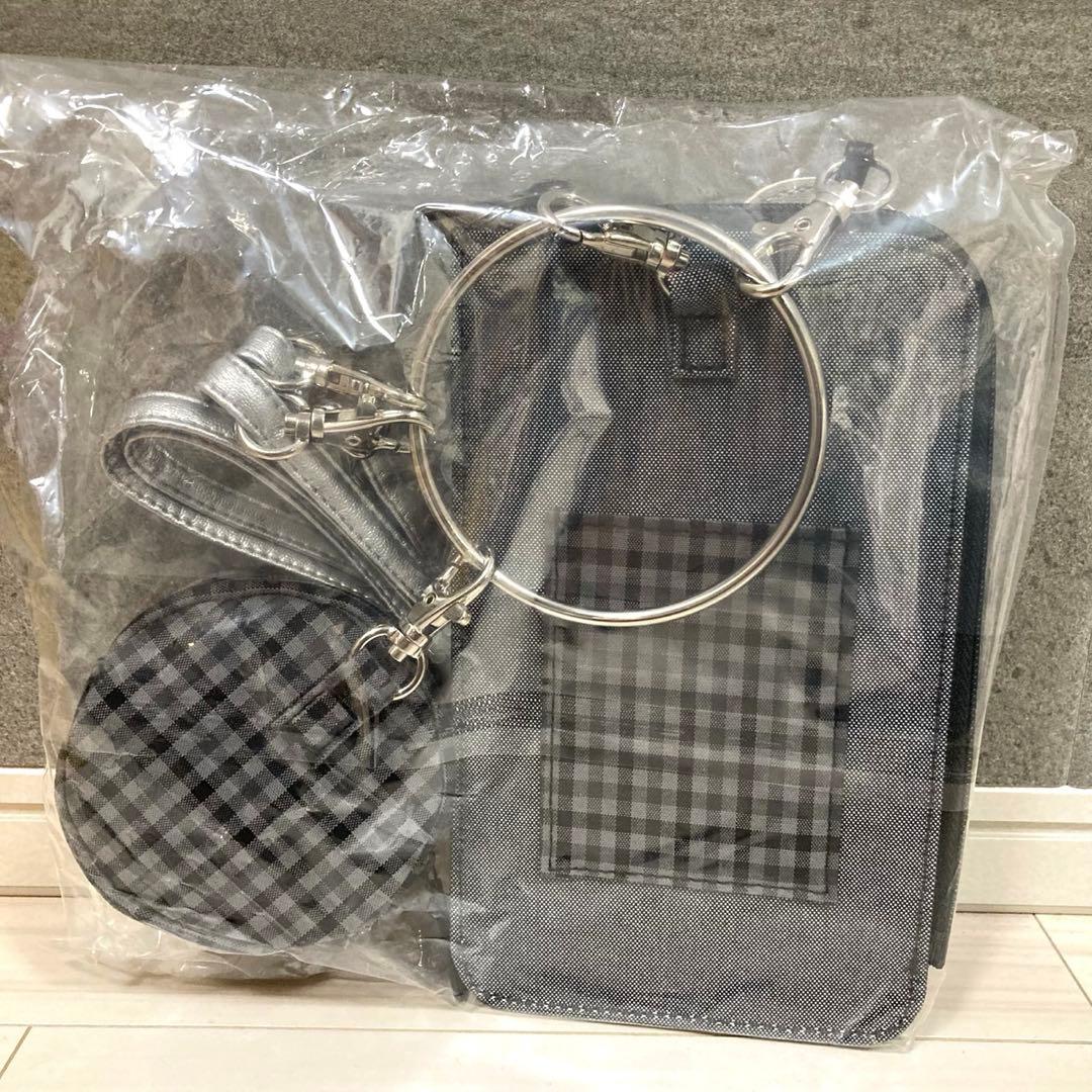 【新品未使用 】ファミリア　VIP限定　ショルダーポーチ　完売品　シルバー