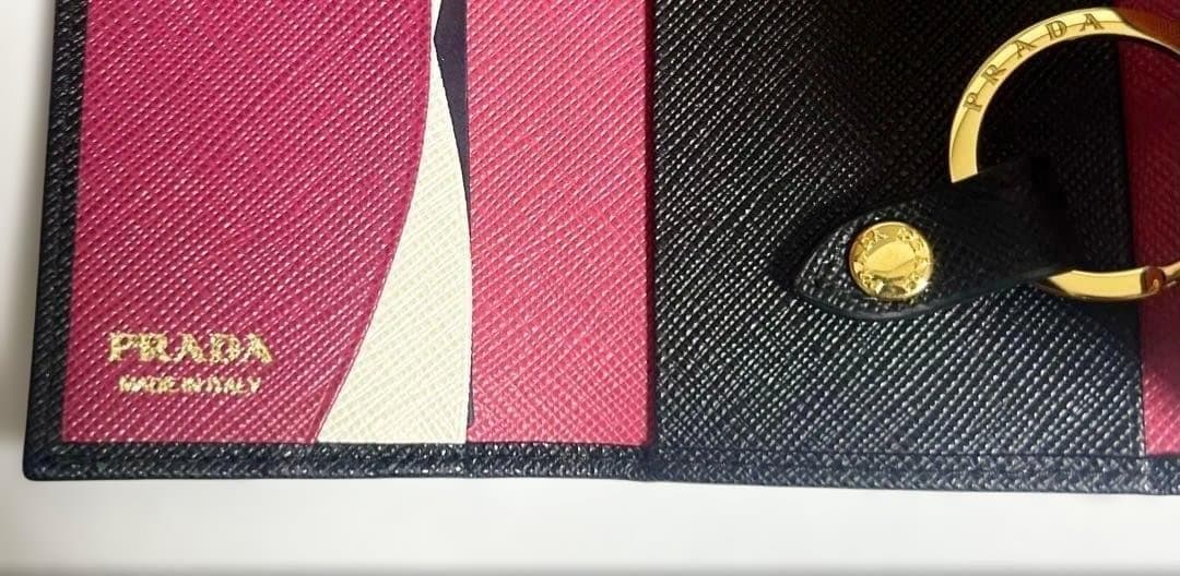 【黒ピクミン】PRADA サフィアーノレザー ブラックキーケース