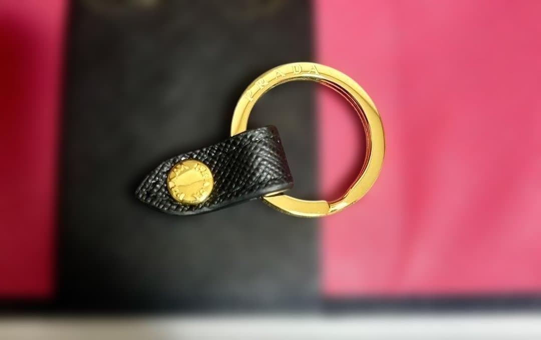 【黒ピクミン】PRADA サフィアーノレザー ブラックキーケース