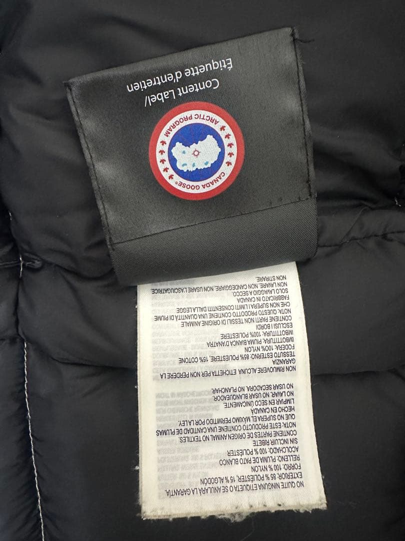   ベージュ ダウンベスト　カナダグース