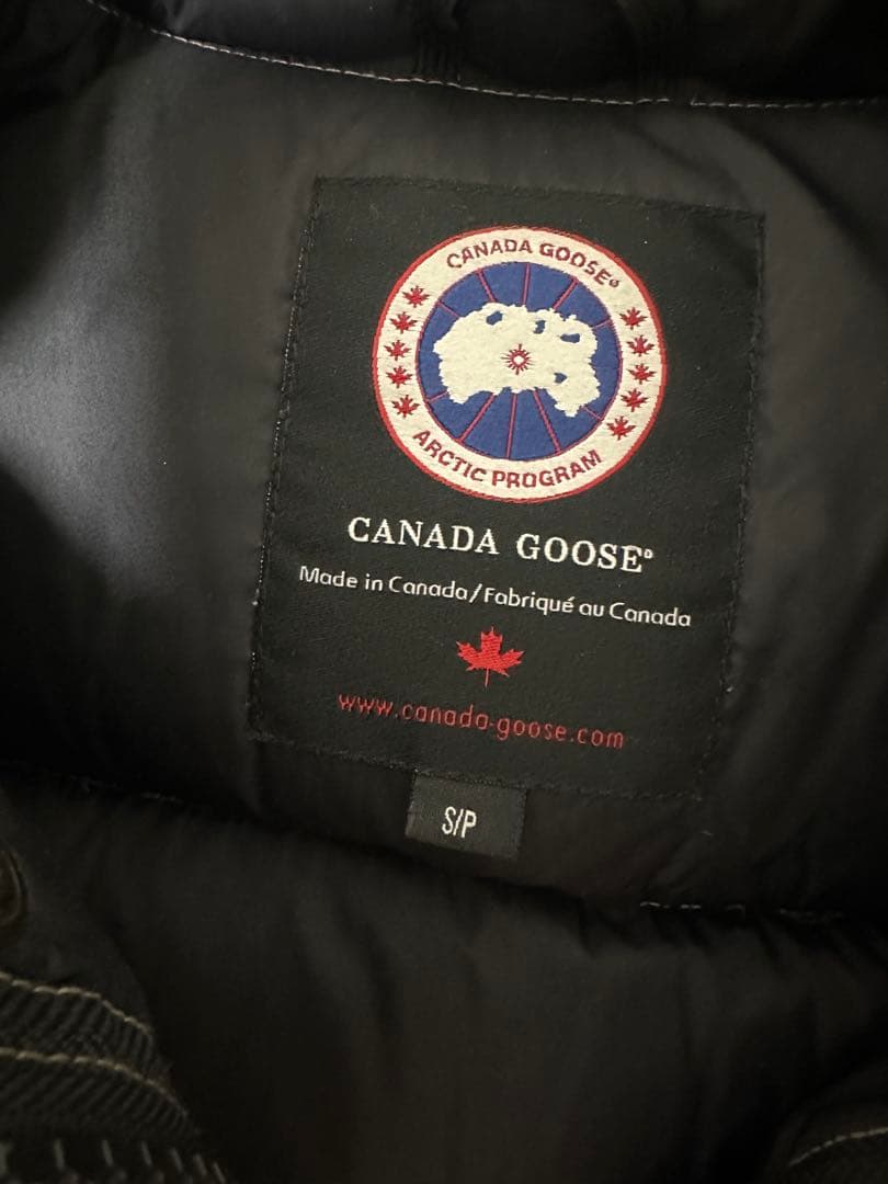   ベージュ ダウンベスト　カナダグース