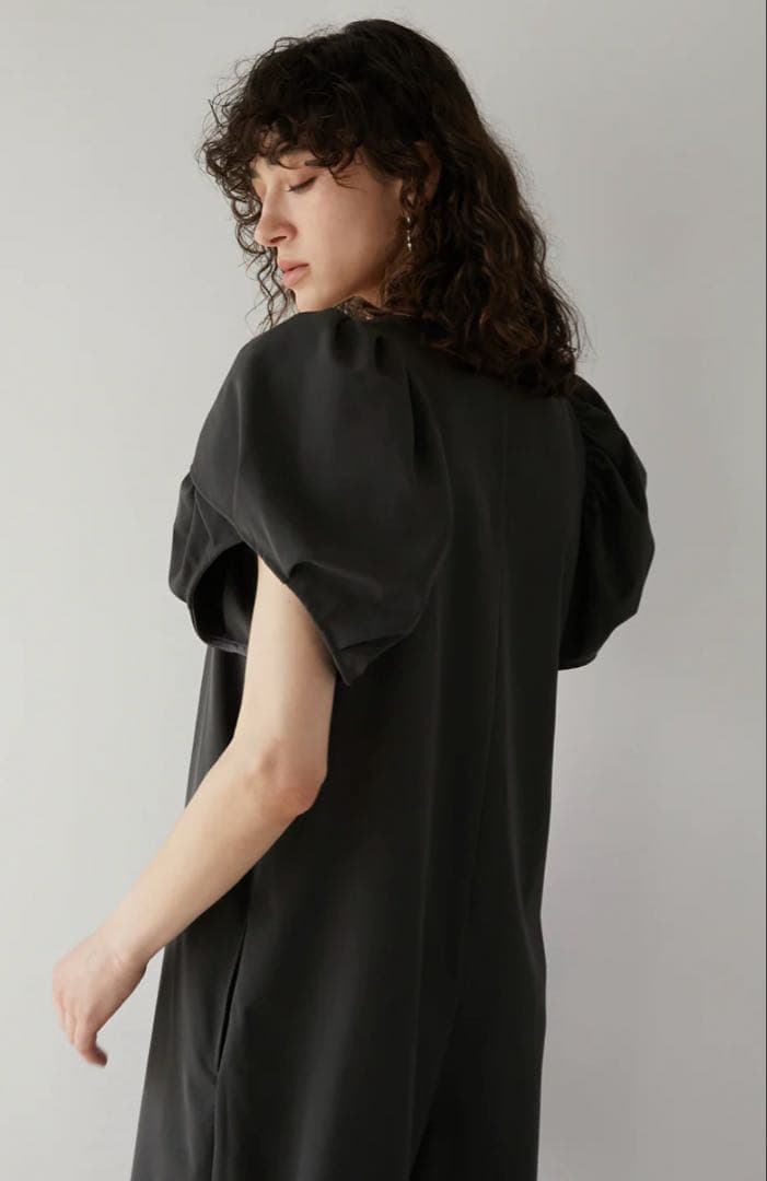 【新品・未使用】ボリュームスリーブロンパース【GRAY】ELLIE Mサイズ