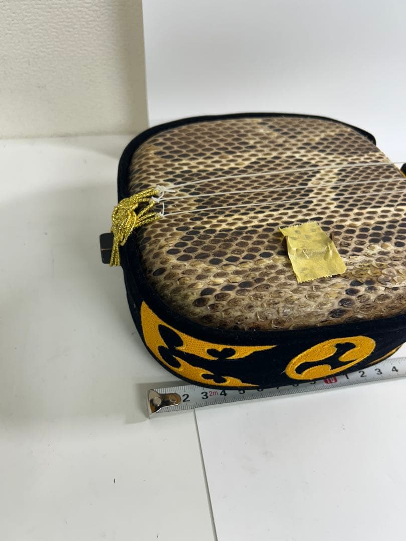 ① 沖縄三線 本蛇革 ケース付き 初心者 入門 蛇皮 本革