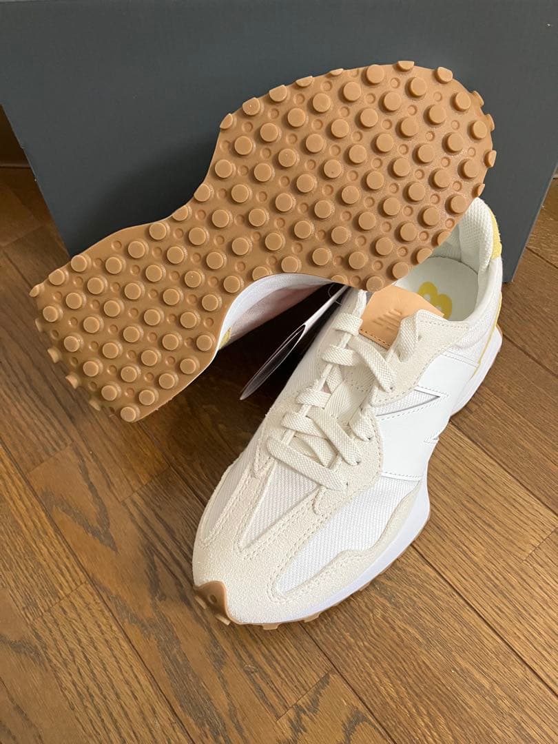 23.5cm ニューバランスWS327 ホワイト&ベージュカラー