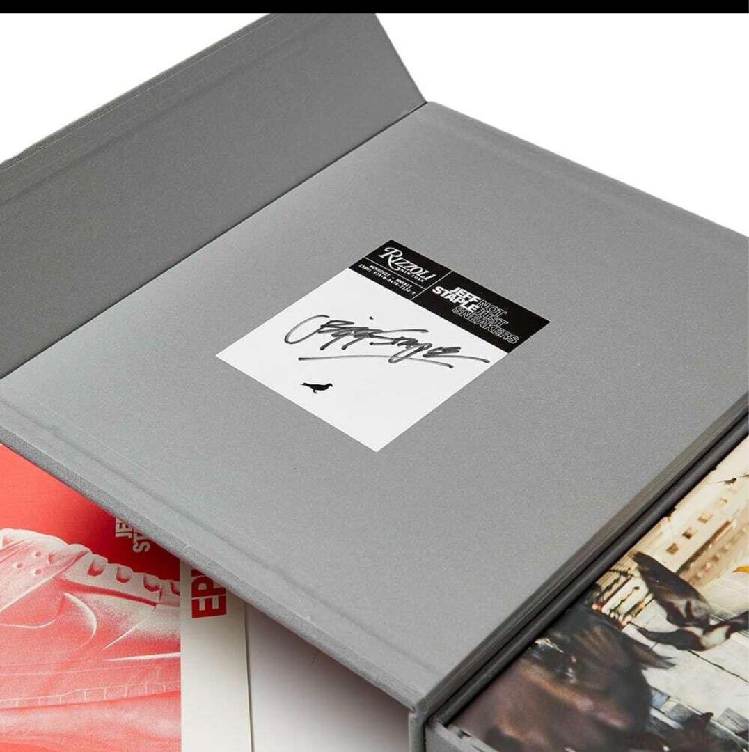 洋書 Jeff Staple Deluxe: Not Just Sneakers