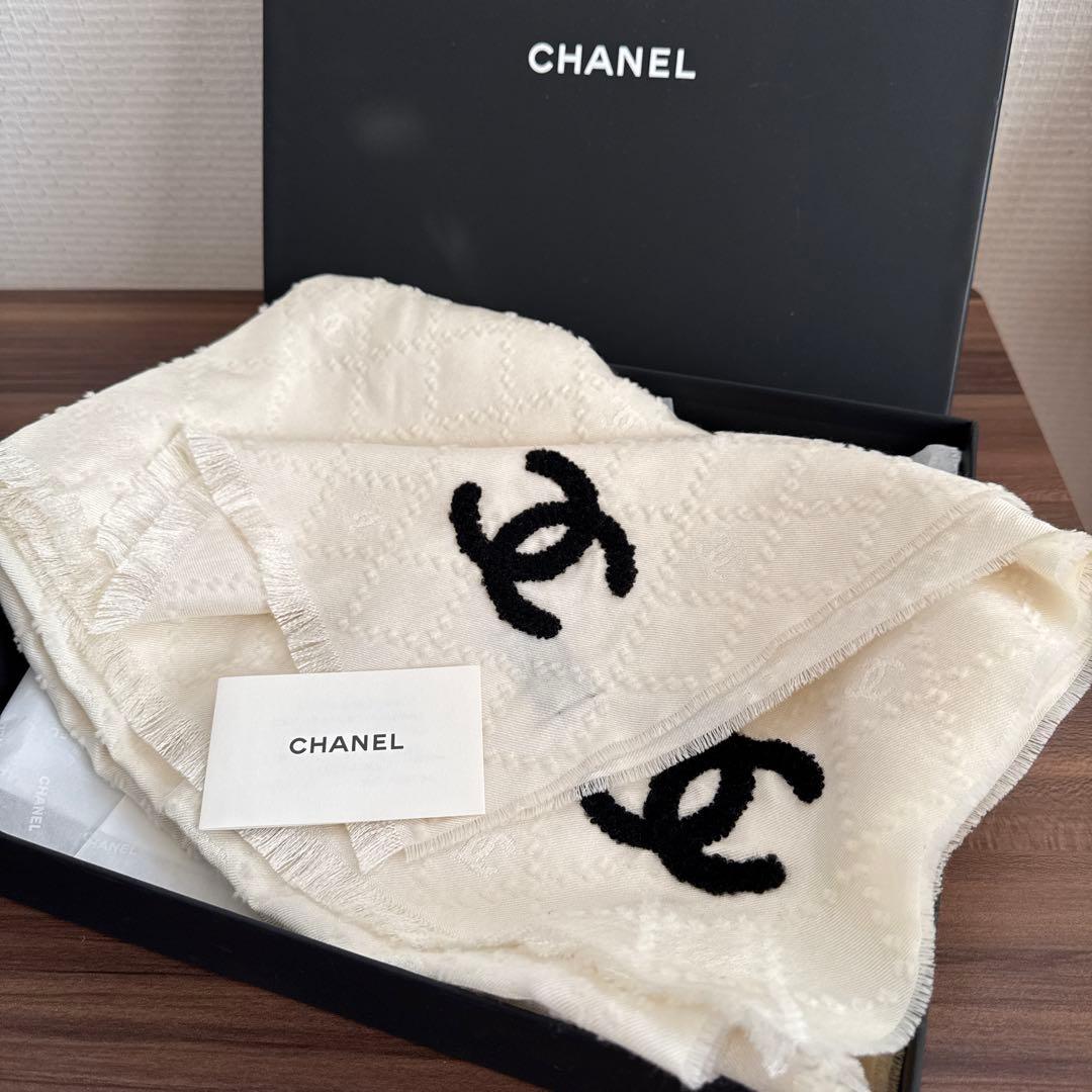 【美品】CHANEL メティエダール ストール ロゴ入り