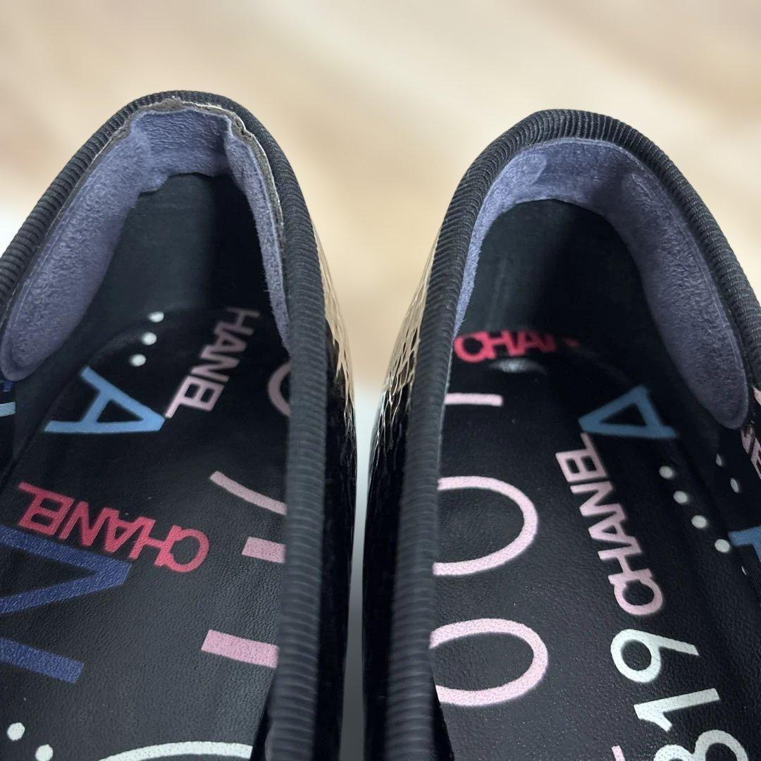 SHANEL エナメルフラットシューズ