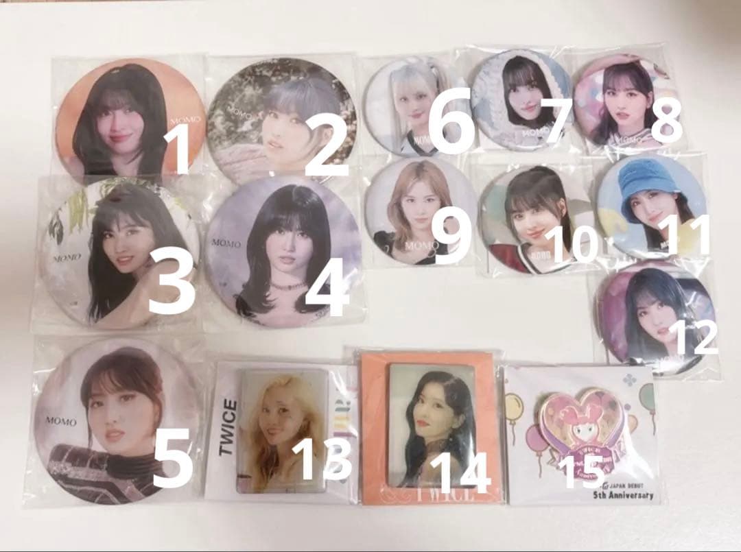 TWICEモモ　缶バッジ　ピンバッジセット