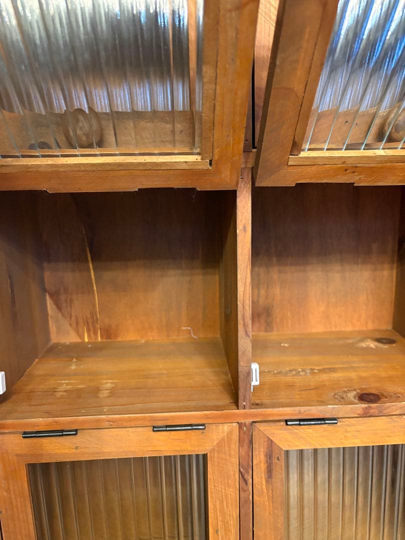 木製　アンティーク風ガラスフタ付きキャビネット