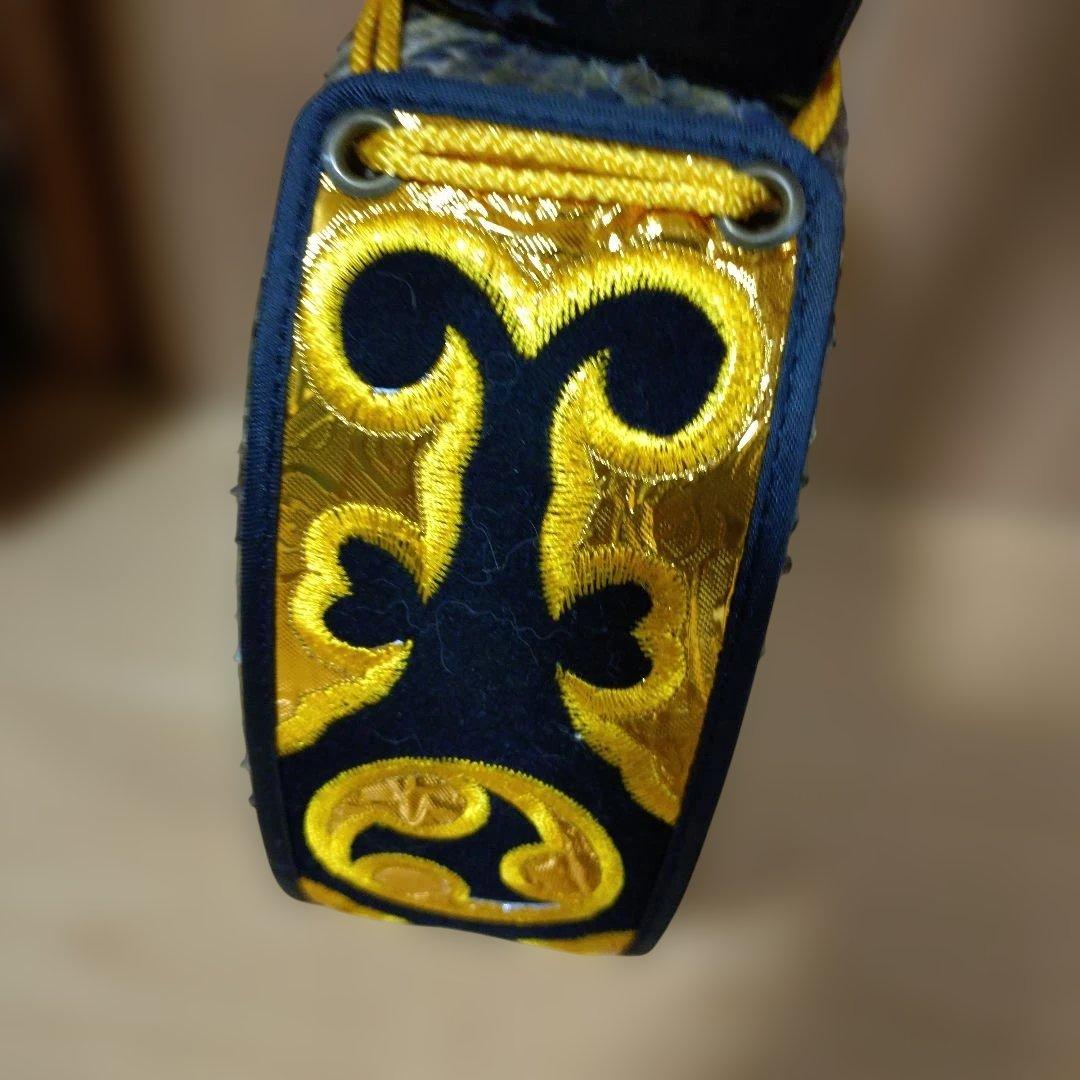 沖縄三線 本蛇皮 強化張 真壁型 爪付 ハードケース付 ウマ（駒）付