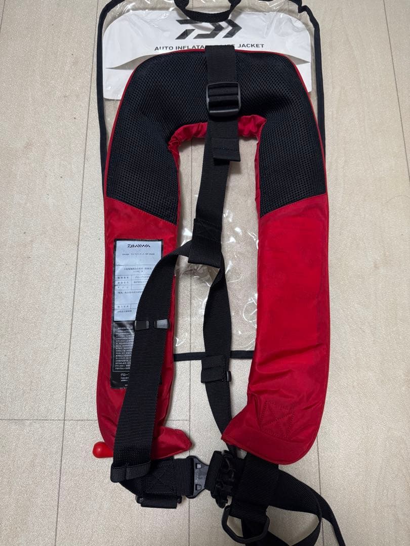 ダイワ 自動膨張ライフジャケット レッド
