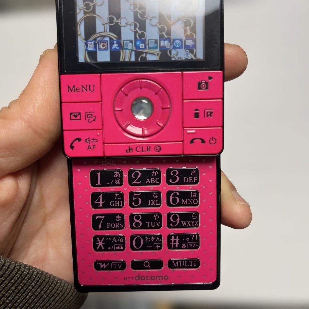 CECIL McBEEガラケー F-04C 平成ギャル