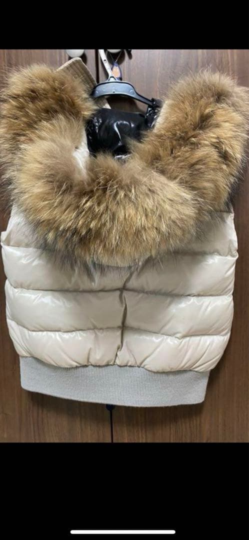 値下げ　モンクレール　ファー付きダウンベスト