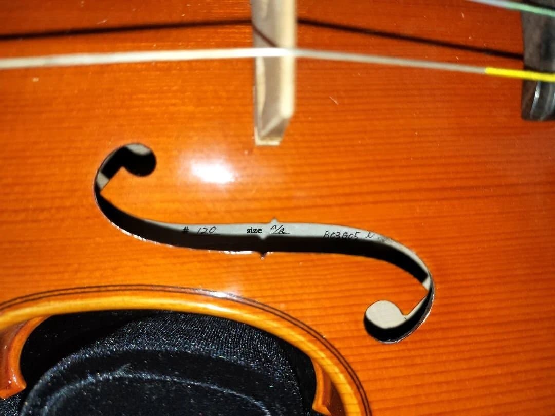 バイオリン 4/4　ピグマリウス　弓　小物　ケース付き