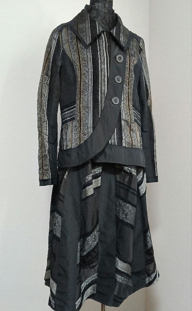 四点セット　エイココンドウ上着　ネロ　スカート　グレーのプリーツインナー　帽子