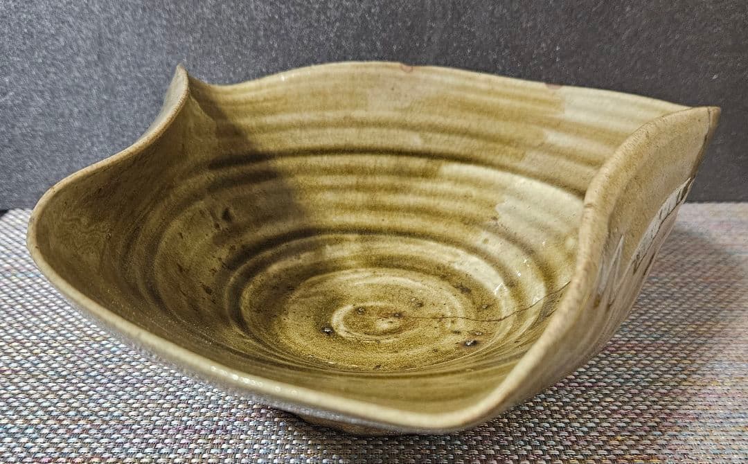 桃山時代～江戸時代初期　黄瀬戸　変形大鉢　伝世品　菓子鉢　花生け【豪快な高台造❗