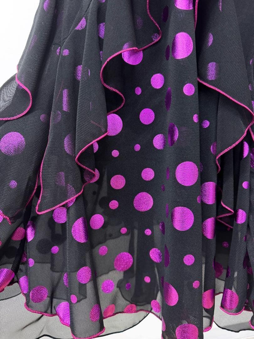 【大人カワイイ】新品　ピンクの水玉　社交ダンス用フリルスカート 黒ｍ253