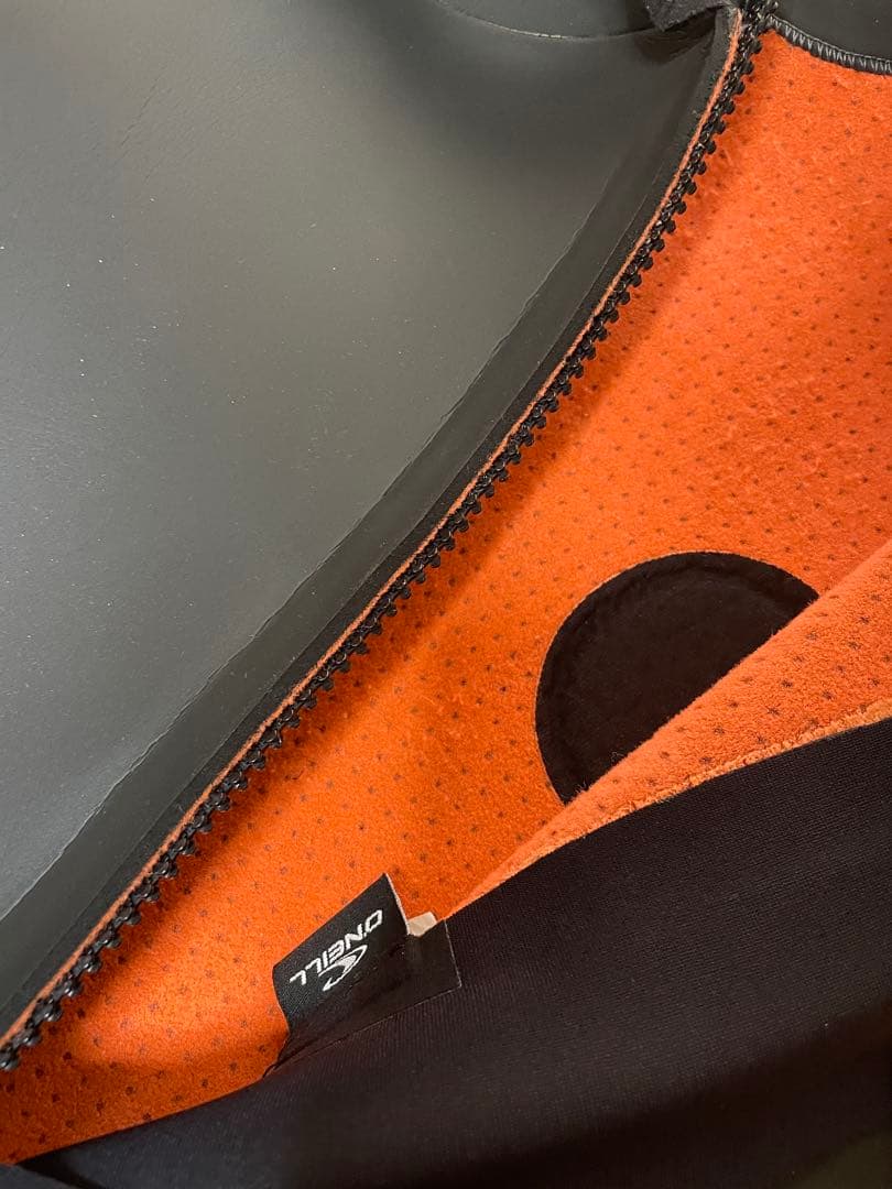 O'NEILL フルスーツ ブラック バックジッパー　真冬対応　9万円相当