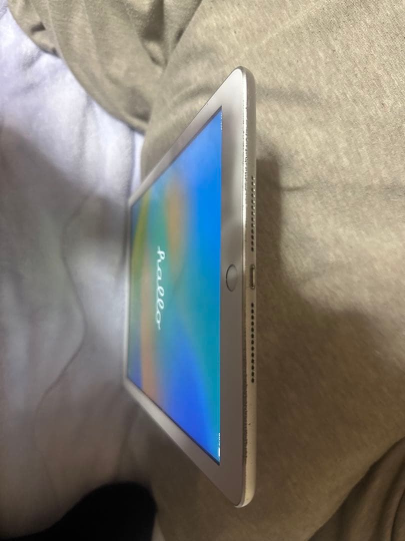 iPad（第5世代）Wi-Fi + Cellular：A1823 128GB