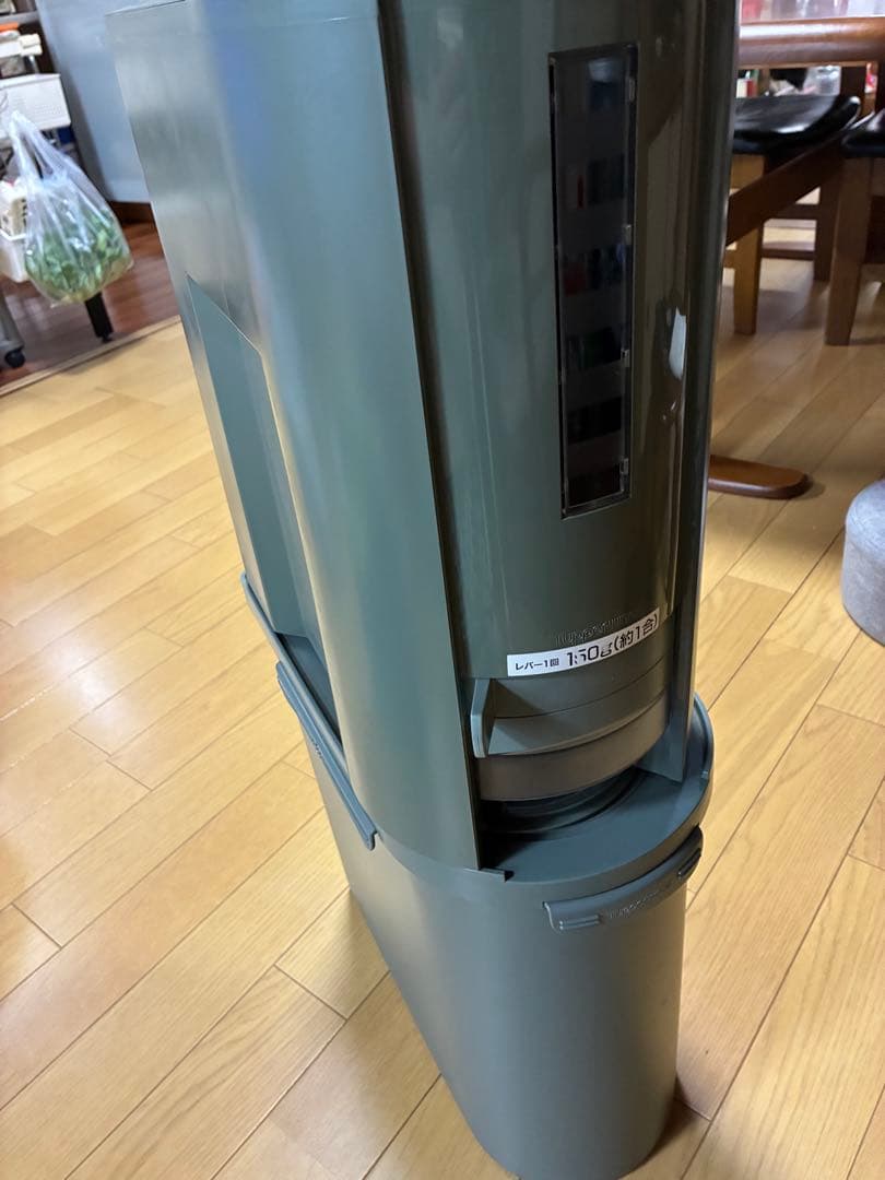 Tupperware ライスストッカー 10kg＋20kgプラスチック製 蓋付き