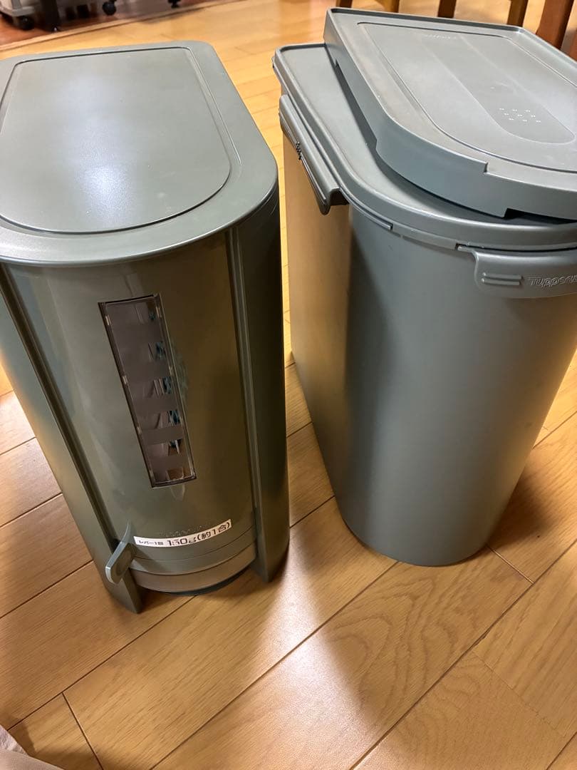 Tupperware ライスストッカー 10kg＋20kgプラスチック製 蓋付き