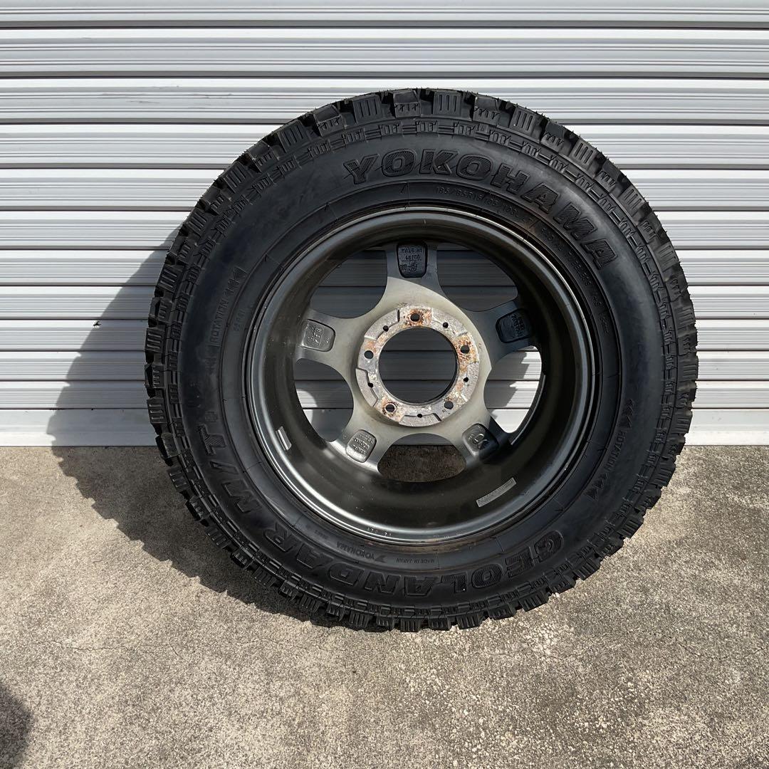 ジムニーの背面「スペア」にどうかと言うマッド&ホイール送料込みで‼️