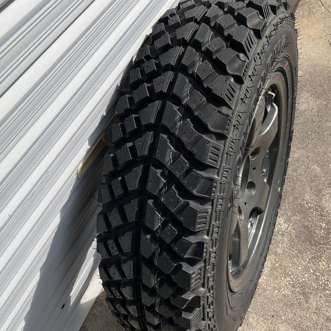 ジムニーの背面「スペア」にどうかと言うマッド&ホイール送料込みで‼️