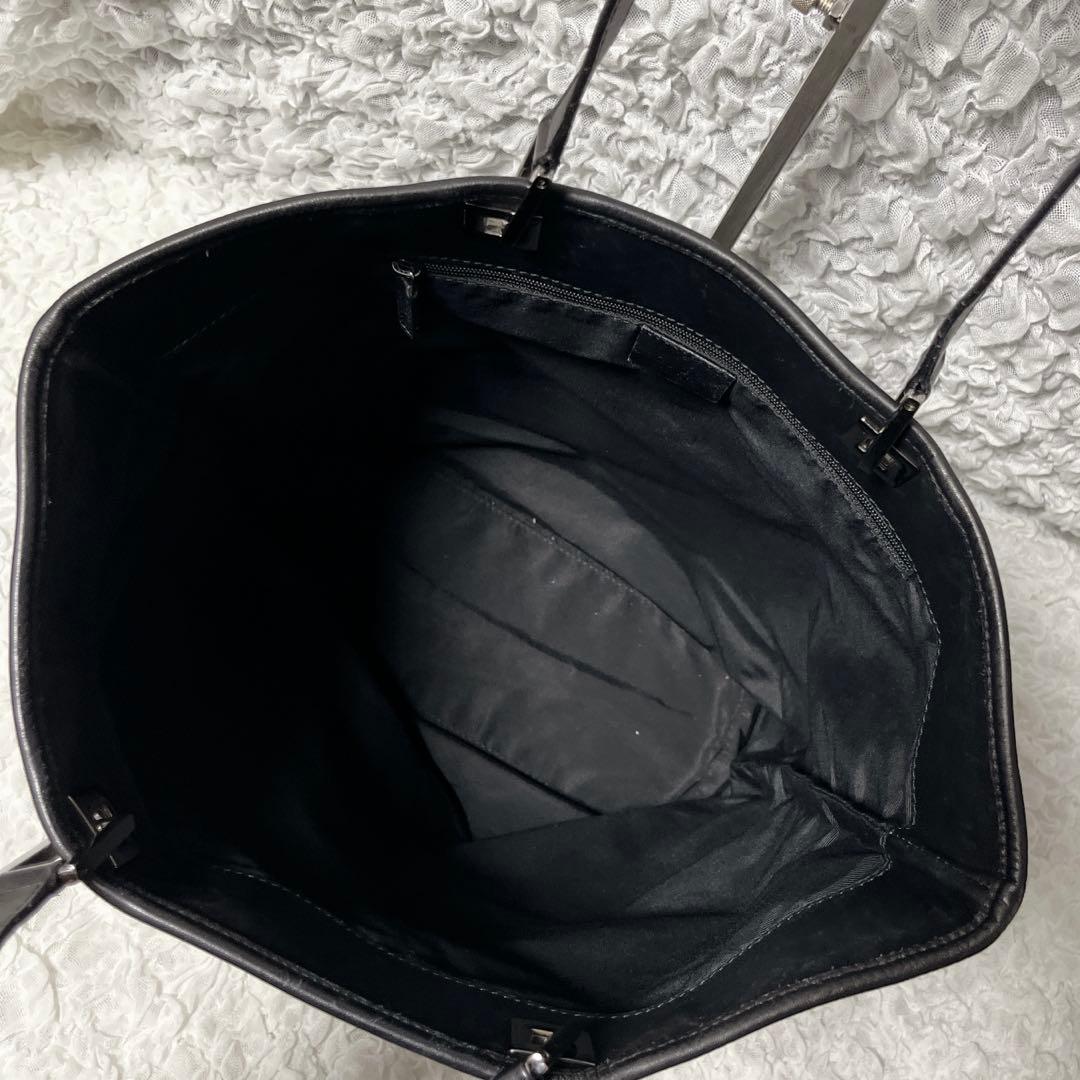 トートバッグ　グッチ　肩掛け　ショルダー　A4 GG キャンバス　黒　通勤