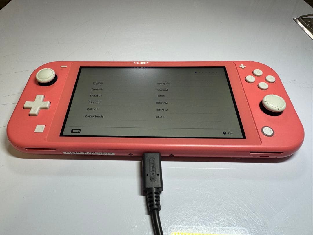 美品　任天堂　Switch Lite コーラルピンク　箱充電ケーブル付