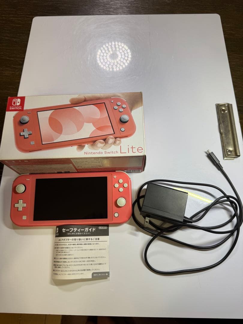 美品　任天堂　Switch Lite コーラルピンク　箱充電ケーブル付