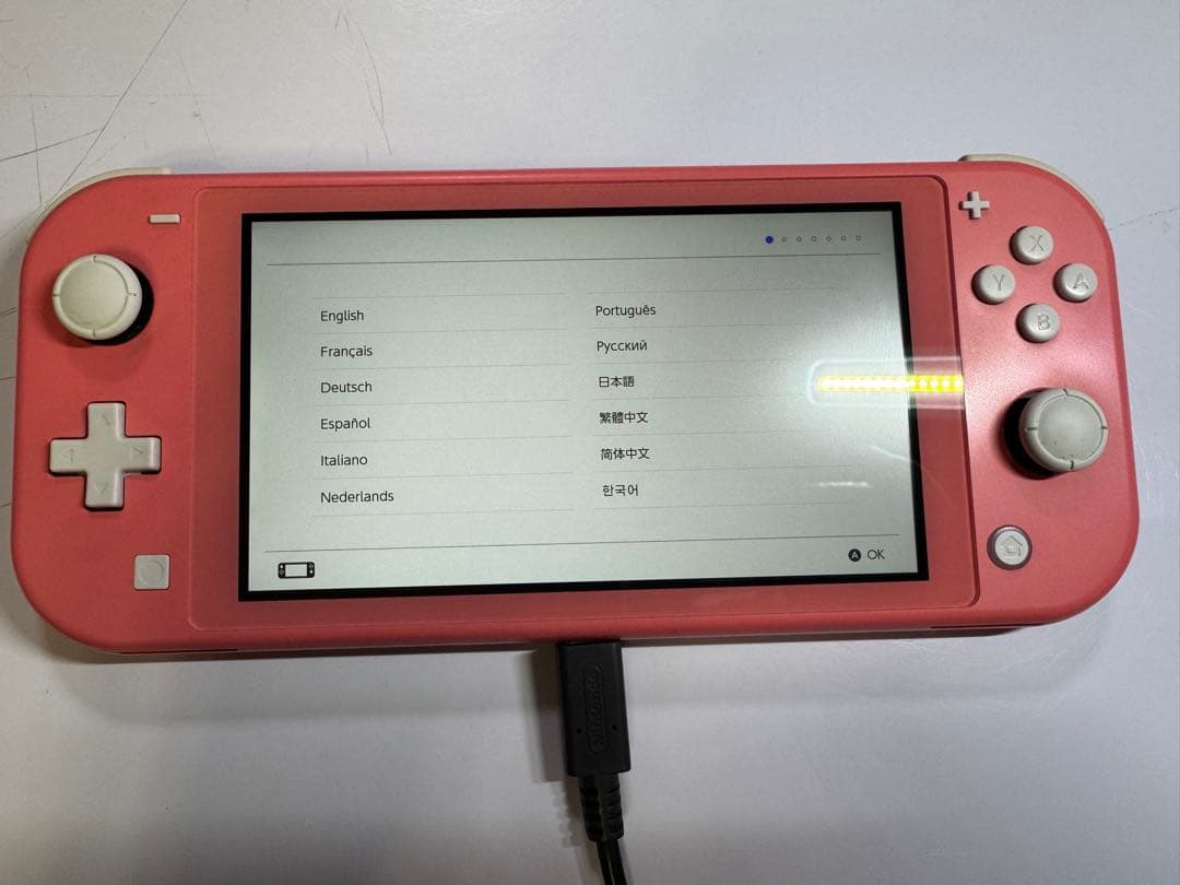 美品　任天堂　Switch Lite コーラルピンク　箱充電ケーブル付