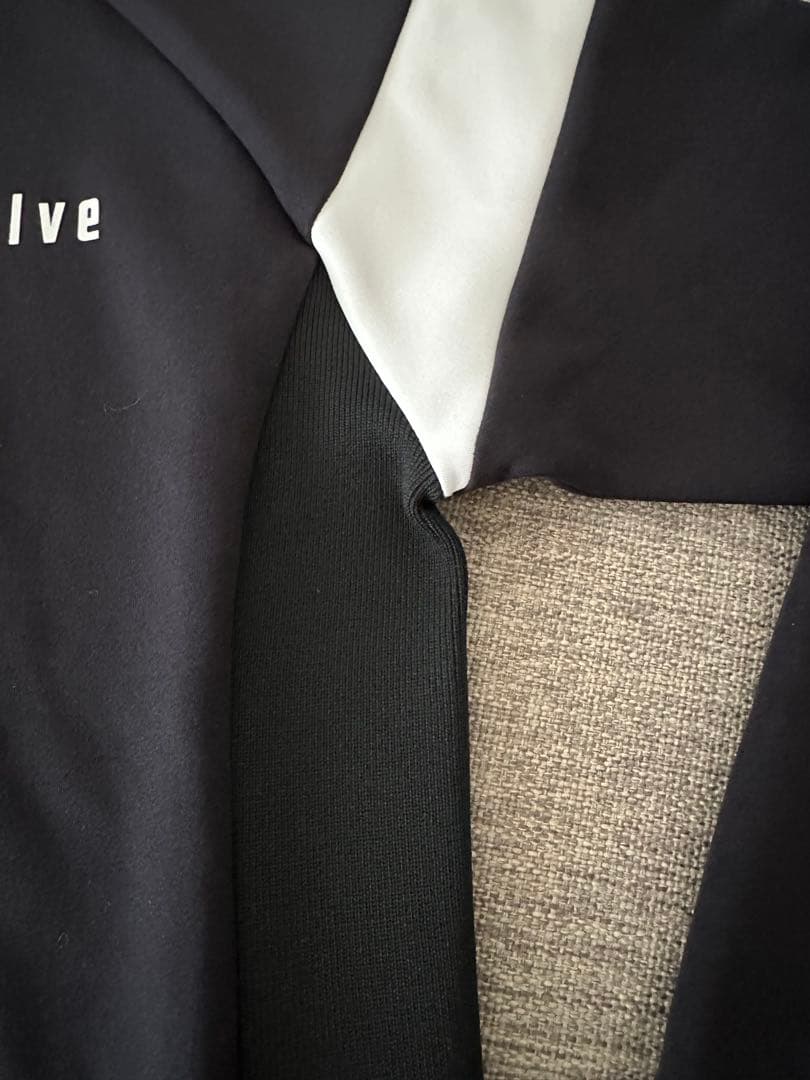 V12 モックネック トレーナー