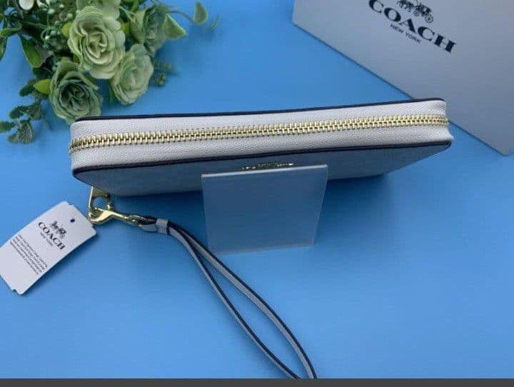 新品未使用コーチ長財布レディースホワイトシグネチャーロングジップ送料無料即日発送