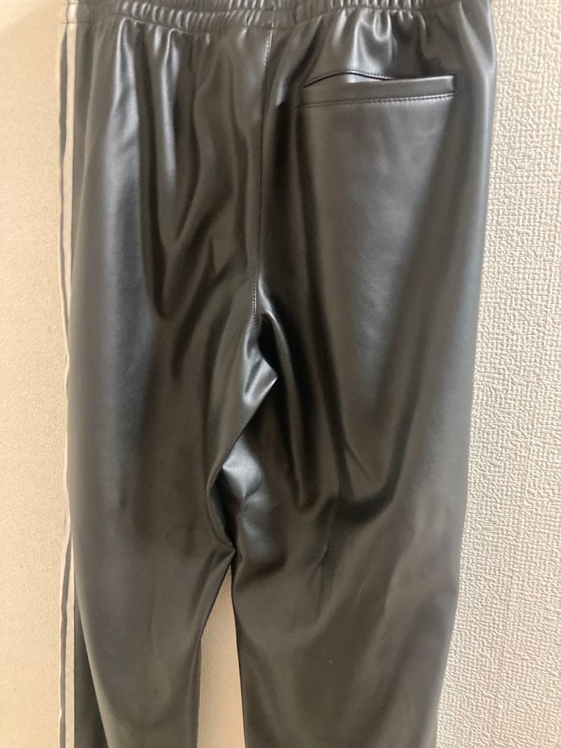 は*ん様 フェイクレザー スリーストライプス ファイヤーバード トラックパンツ