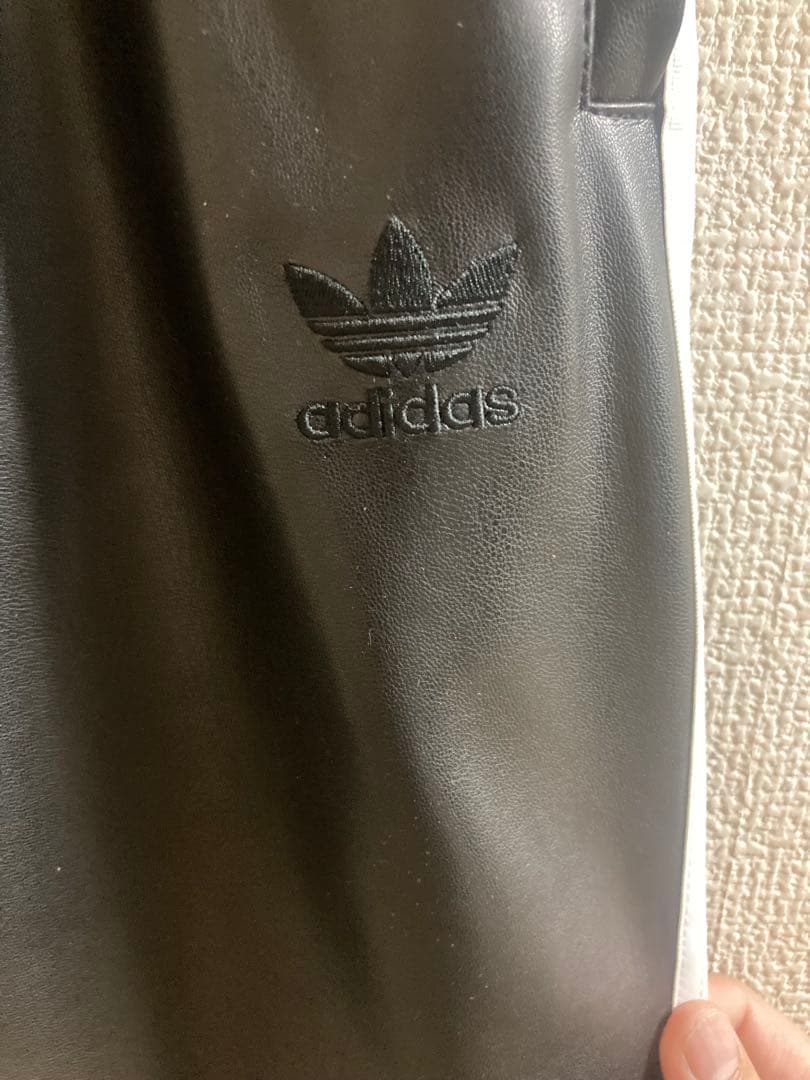 は*ん様 フェイクレザー スリーストライプス ファイヤーバード トラックパンツ