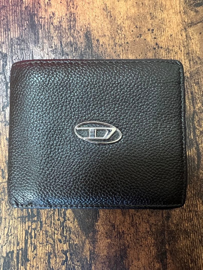 DIESEL ブラック 二つ折り財布【値下しました！早い者勝ちです！】