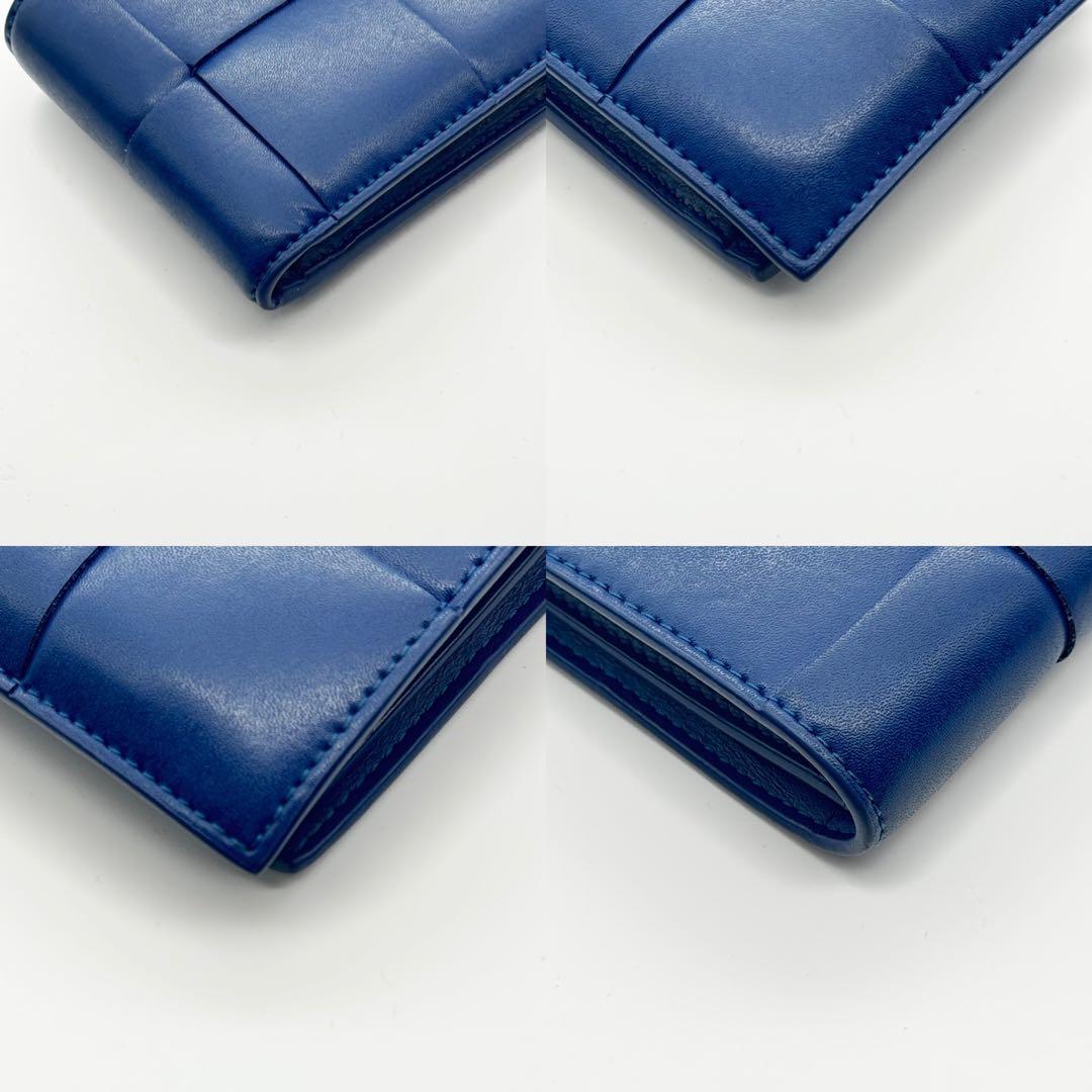 極美品✨RFID ボッテガヴェネタ　二つ折り財布　マキシイントレ　ネイビー