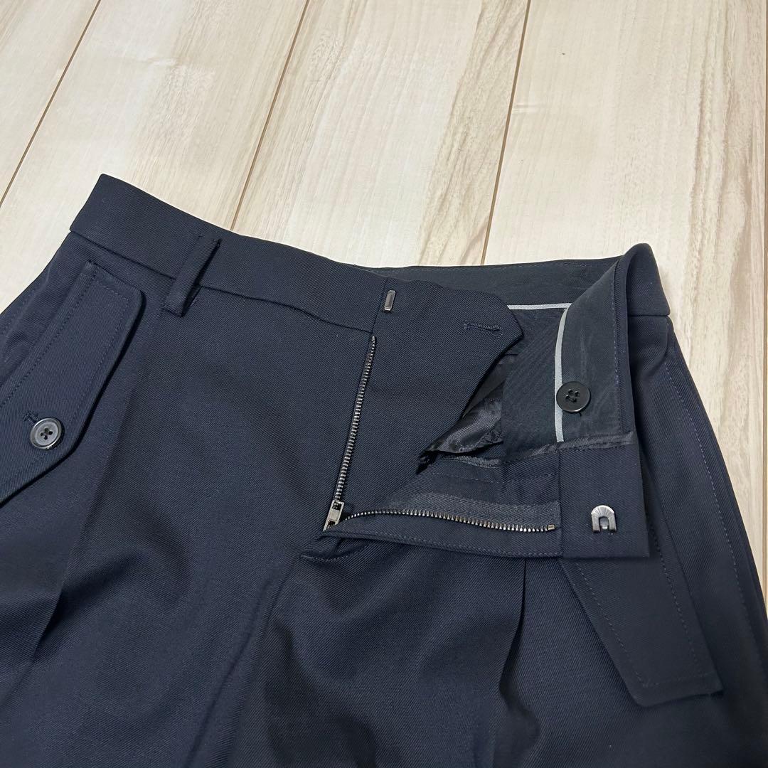 【高級バージンウール】PRADA ショートパンツ ネイビー タック レディース