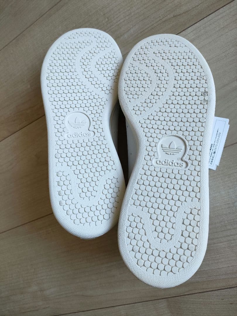 【新品未使用】アディダス スタンスミス GX6286 グレー 24cm