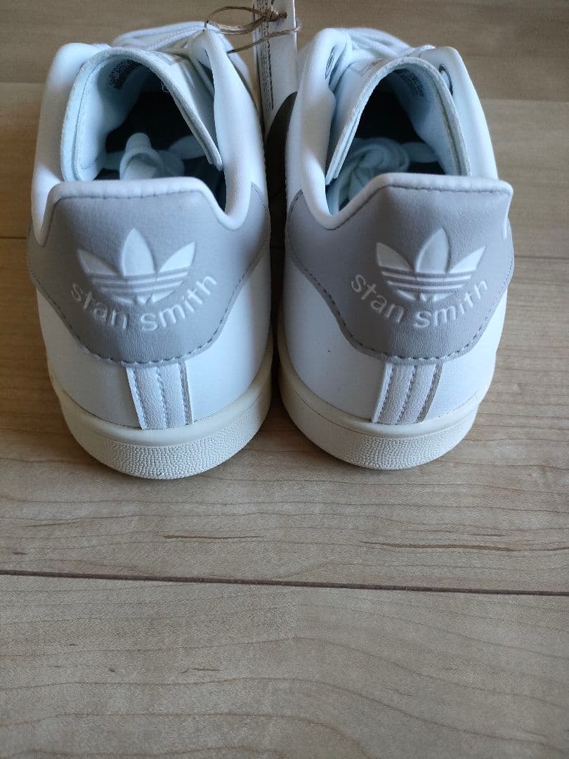 【新品未使用】アディダス スタンスミス GX6286 グレー 24cm