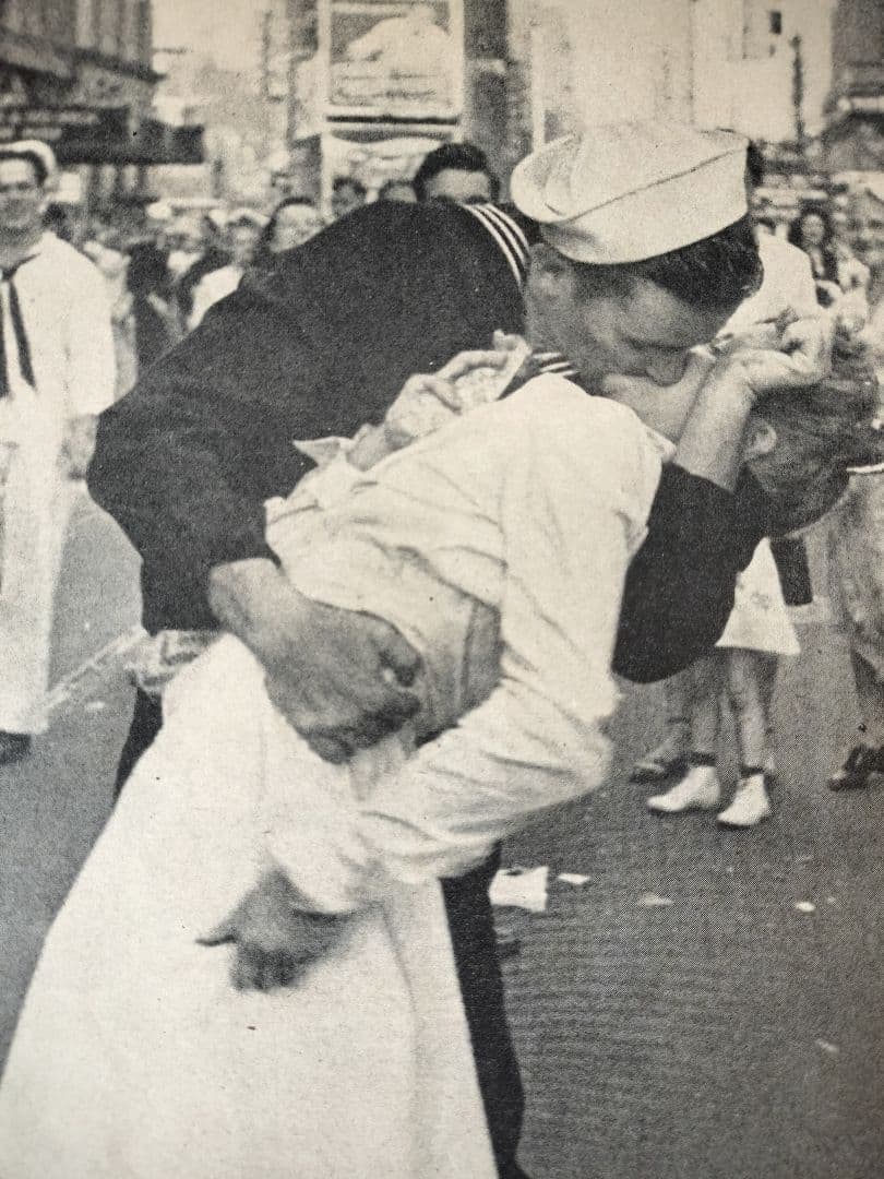 勝利のキス　掲載誌現物　【希少洋書】LIFE Magazine 1945年8月