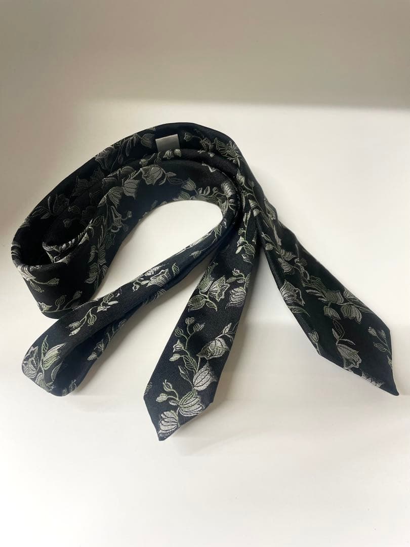 美品 ディオールオム ネクタイ ハイブランド 鈴蘭 花柄 ブラック 刺繍 激レア